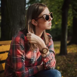 Zajímavé dřevěné hodinky TimeWood EGO s gravírováním
