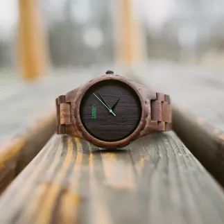 Dřevěné ořechové hodinky TimeWood PREE s gravírováním zdarma