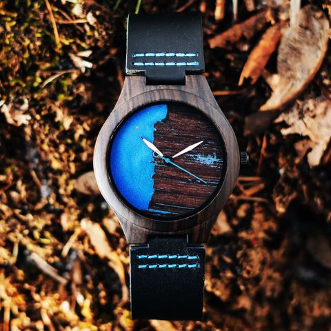 #TimeeWood 🍁

#dnesnosim #drevenehodinky #drevenebryle #hodinky #drevo #prirodnihodinky #epoxid #epoxidovehodinky #epoxywatch #epoxyresin #woodenwatch #woodwatch #wood #timepieces #watches #epoxyresin