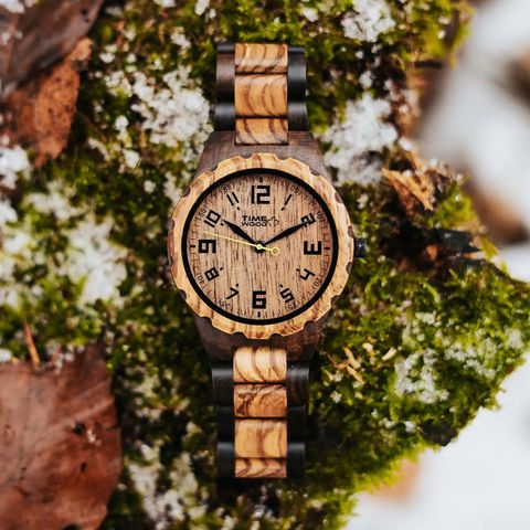 ❄️SOUTĚŽ❄️ Kdo pozná z jakých dřevin jsme vyrobili tyto dřevěné hodinky #TimeWood 🍁, tomu pošleme kód na slevu 20% na jakékoliv naše ⌚ Vaše tipy pište do komentářů 😉 akce platí pro 20 nejrychlejších 🏃‍♂️